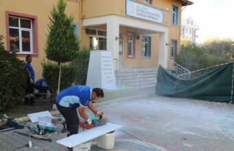 Muğla Büyükşehir’den zarar verilen Atatürk büstüne hızlı müdahale