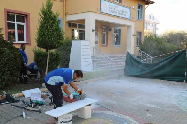Muğla Büyükşehir’den zarar verilen Atatürk büstüne hızlı müdahale