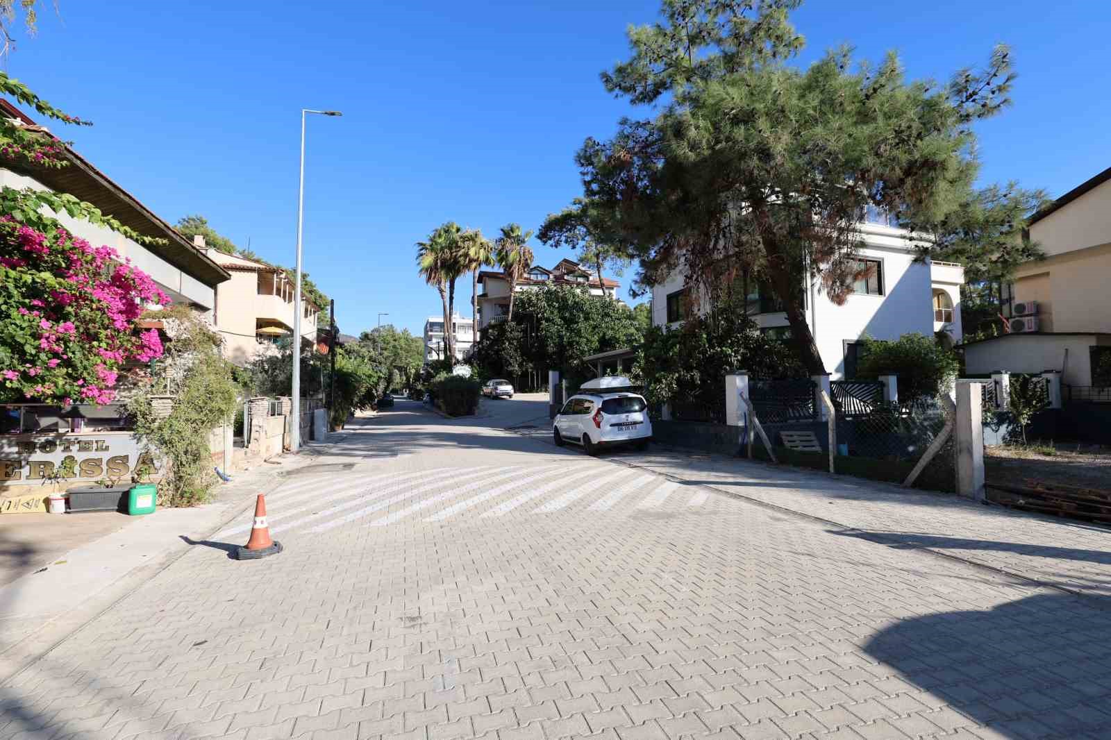 Marmaris Adaköy’de yollar yenilendi