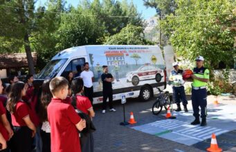 Köyceğiz’de Jandarma tarafından öğrencilere trafik eğitimi verildi