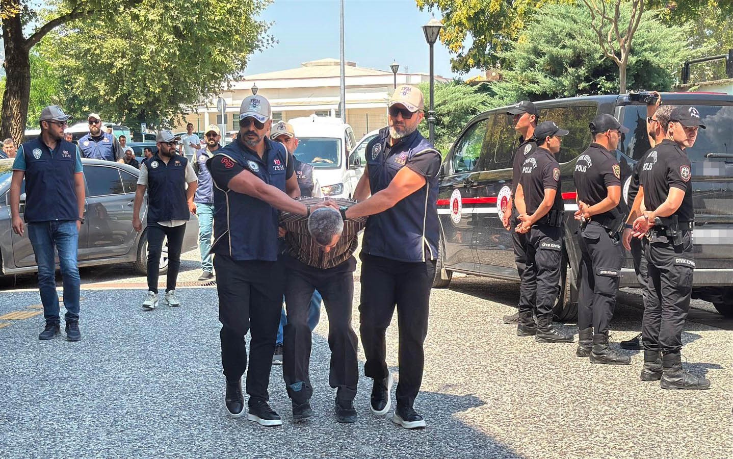 Suikast timindeki Karatepe’ye maddi yardımda bulunan 10 şüpheli yakalandı