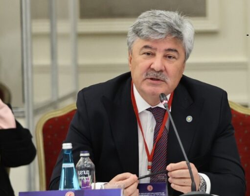 Metin Ergun’dan Bakan Fidan’a: “Türkmenlerin Saygın Yeri” Sözü Verilmişti, Türkçe Dersleri Neden Kaldırılıyor?