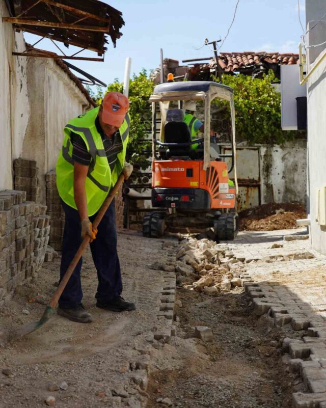 Menteşe’de fosseptik kokusuna karşı altyapı çalışması