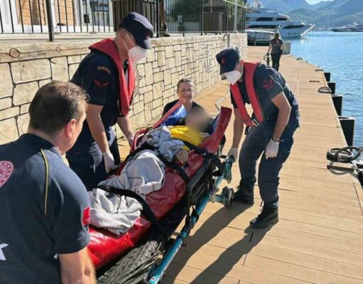 Fethiye’de 2 vatandaşa denizden tıbbi tahliye gerçekleştirildi