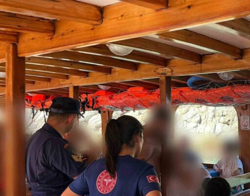Bodrum’da gezi teknesinde rahatsızlanan vatandaşa tıbbi tahliye