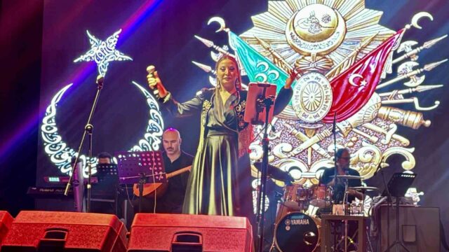 Bodrum’da Türk halk müziğinin güçlü sesi Avcı sahne aldı
