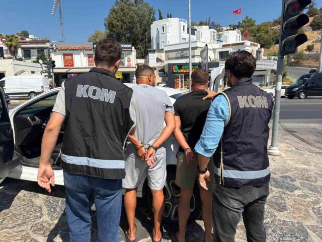Bodrum’da kırmızı bültenle aranan şüpheli sahte kimlikle yakalandı