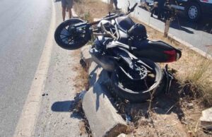 Refüje çarpan motosikletli genç hayatını kaybetti
