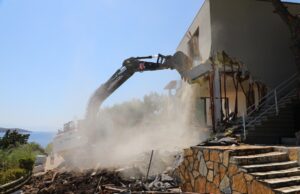Bodrum’da kaçak yapılarda yıkım çalışmaları sürüyor