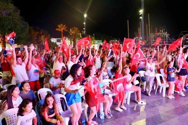 A Milli Kadın Voleybol Takımı’nın şampiyonluğu Bodrum’da coşkuyla kutlandı