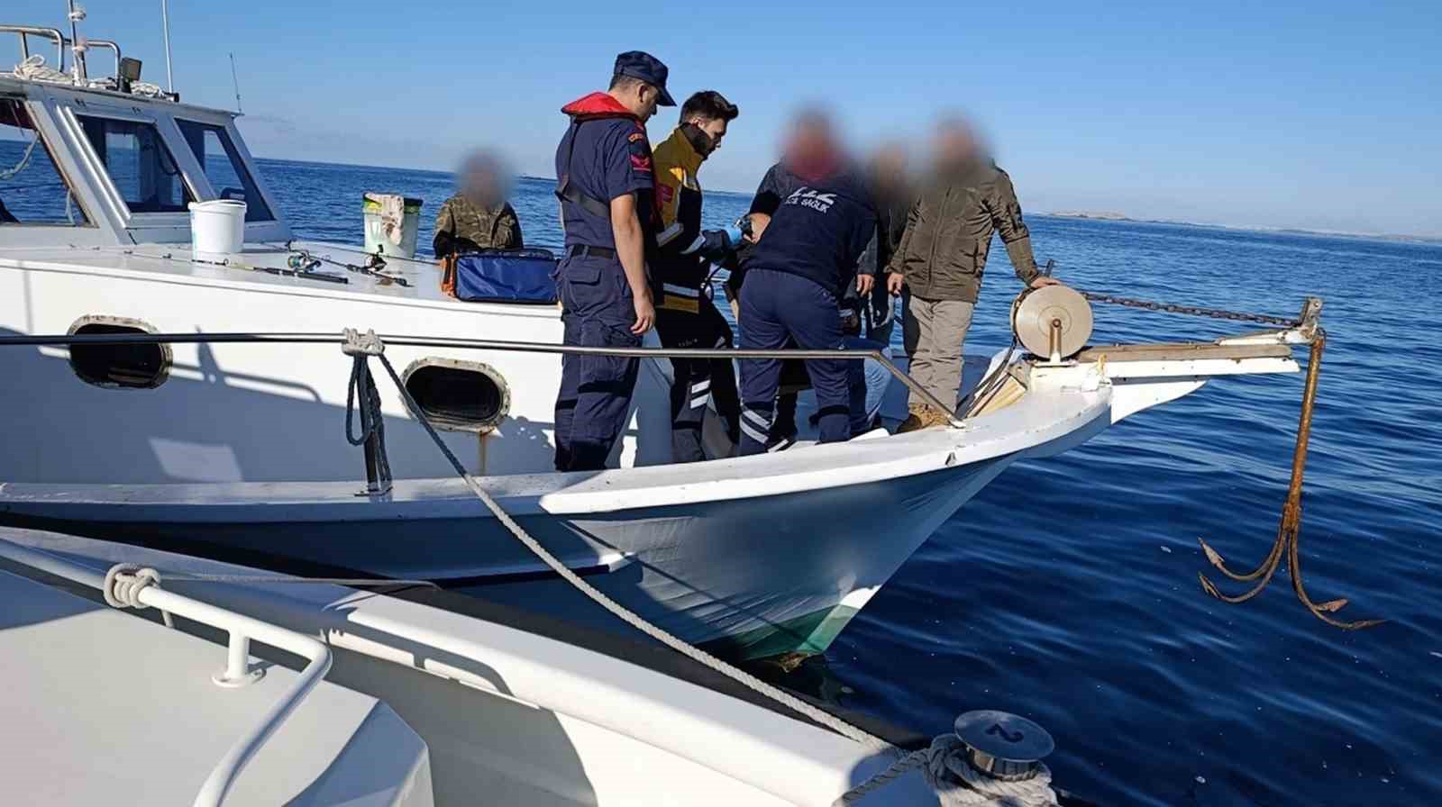 Özel teknede rahatsızlanan vatandaşa tıbbi tahliye