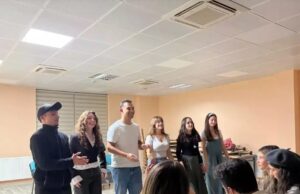 Muğla’da gençler kendi yazdıkları skeçleri sahneledi