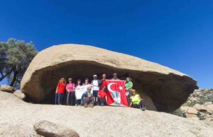 Doğa tutkunları milyar yıllık kayaları keşfetti
