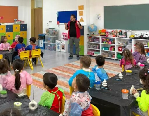Muğla’da çocukların hayal gücü sanatla buluşuyor