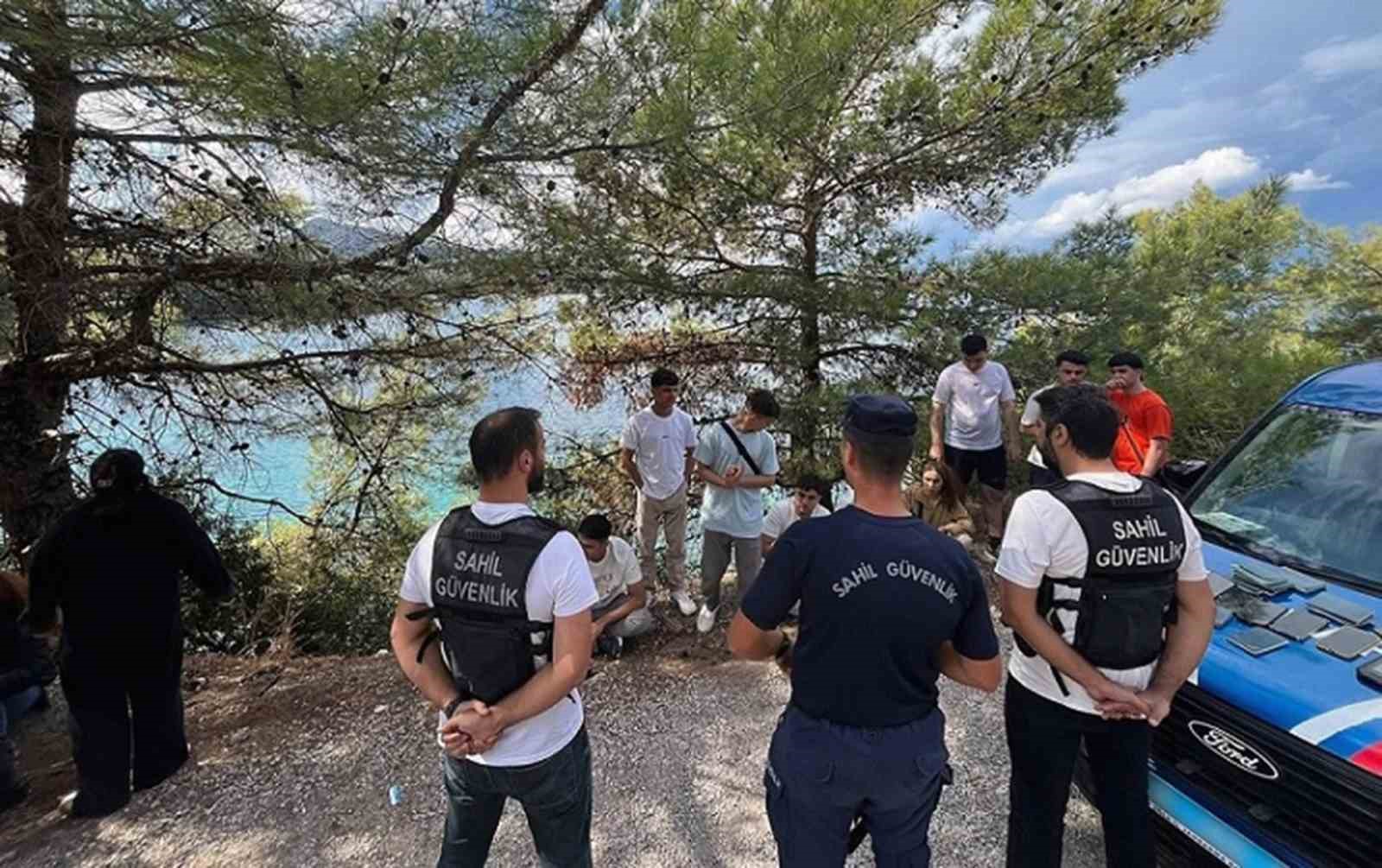 Özgök koyunda 18 düzensiz göçmen yakalandı