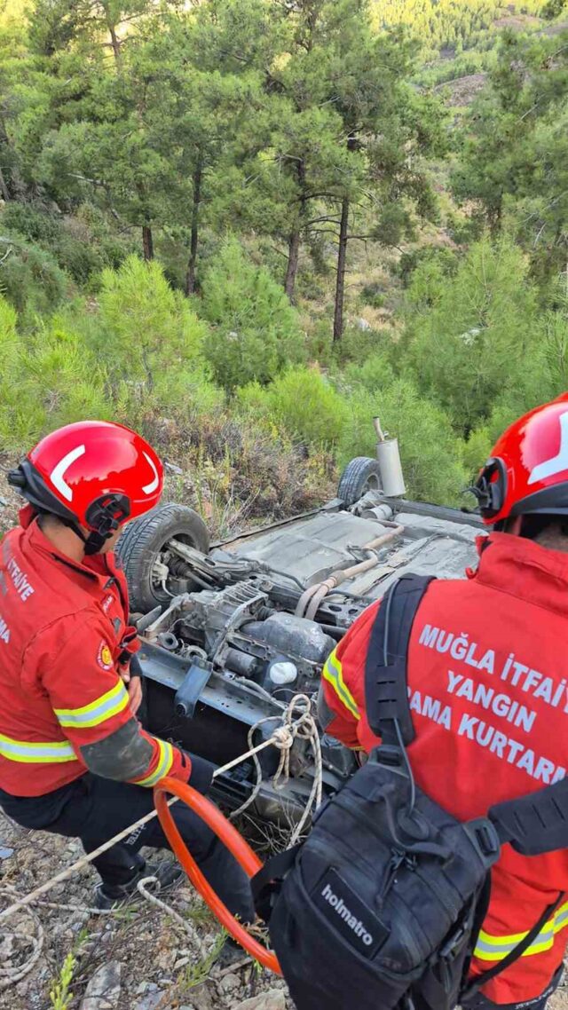 Araç 50 metrelik uçuruma yuvarlandı