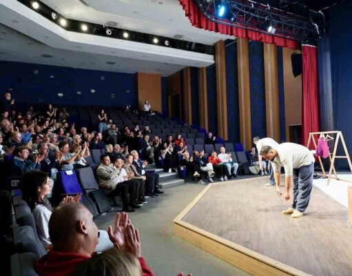 Bodrum’da tiyatro perdesi “Cambazın Cenazesi” ile açıldı