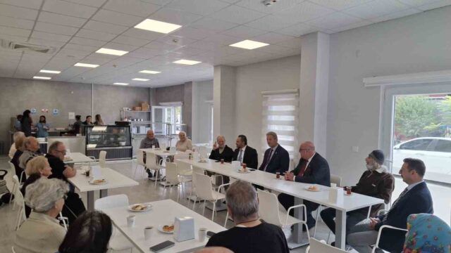 Büyükşehir’in 100 Yaş Evi’nde Dünya Yaşlılar Günü buluşması