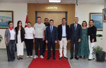 Başkan Ünlü, Selimiye Mahalle Muhtarı Akgül ve mahalle sakinlerini ağırladı