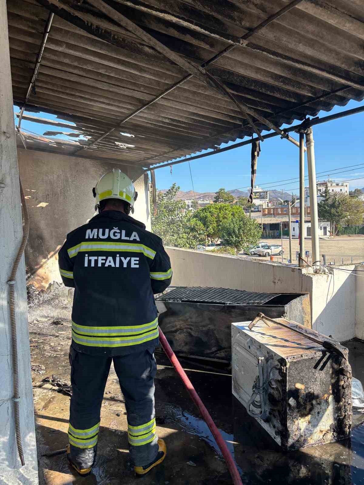 Buzdolabından çıkan yangın söndürüldü